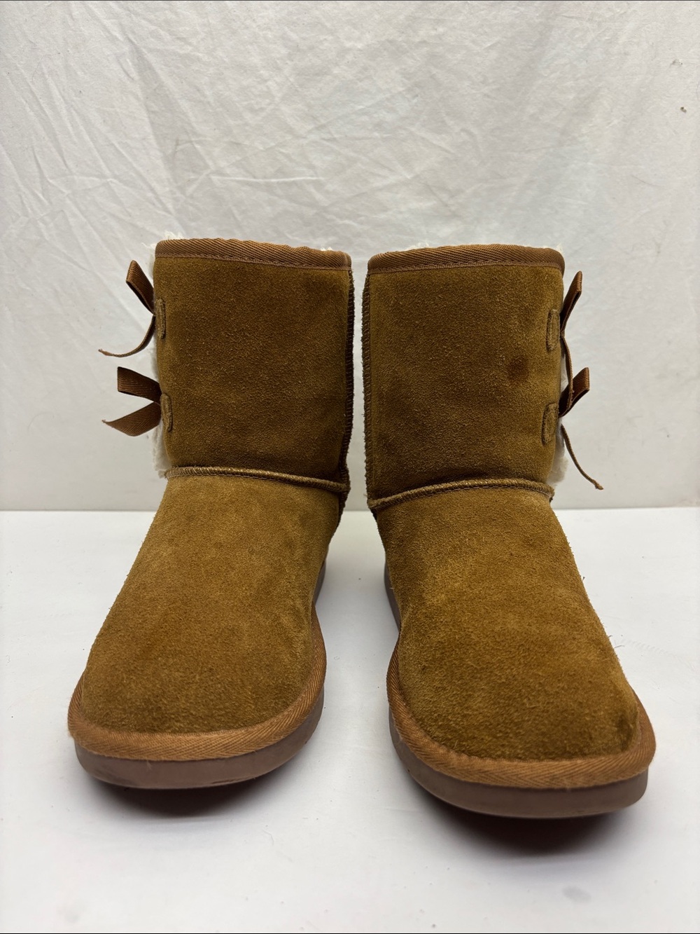 Koolaburra by Ugg bows boots, SZ 3 little girl, box 50